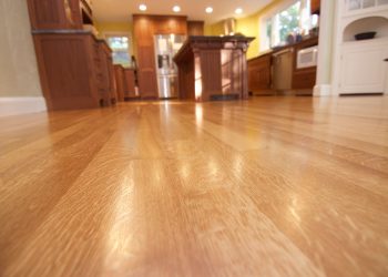 7 Advantages of Solvent-Based Finish for Flooring