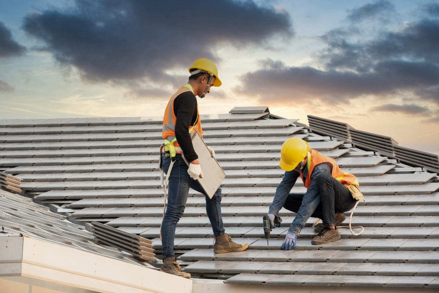 7 Reasons To Hire A Professional Roofing Contractor HouseAffection