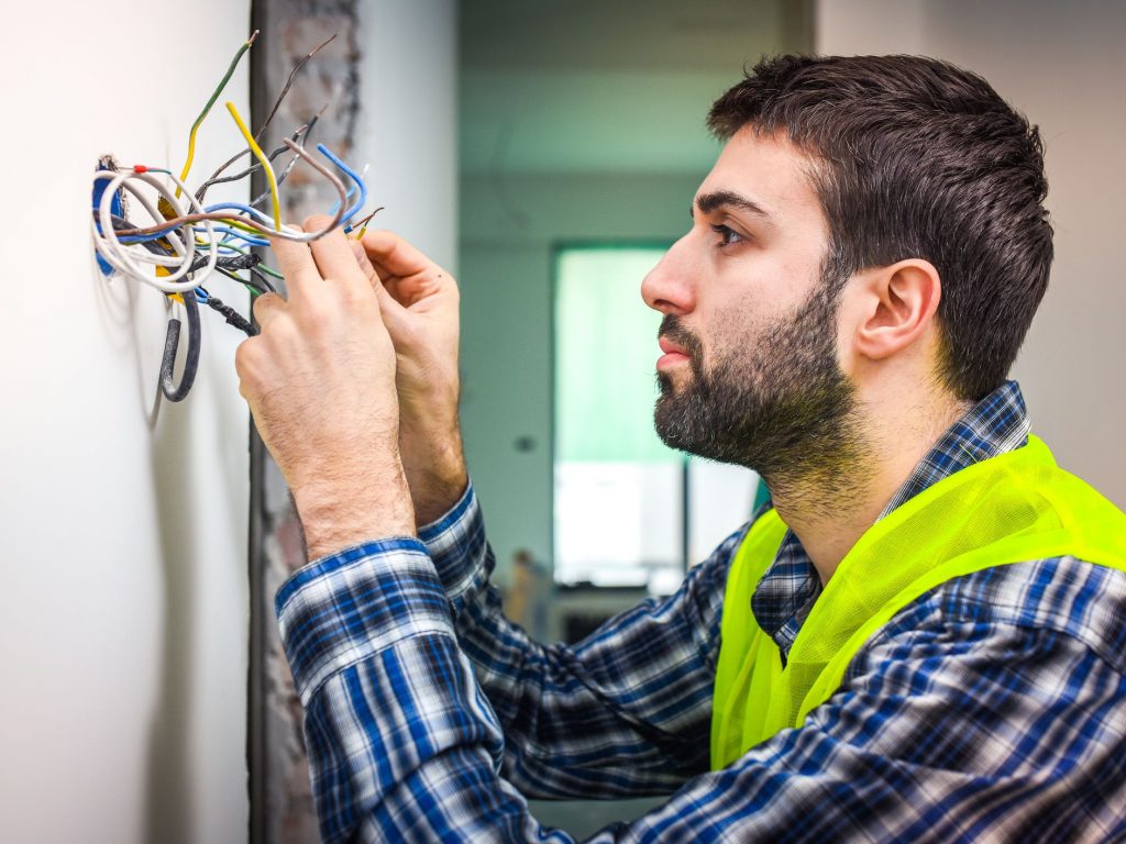 6 Useful Tips for DIY Household Electrical Repairs