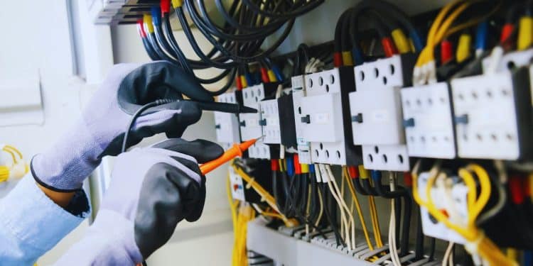 8 Emergency Electrical Issues Requiring Urgent Repair