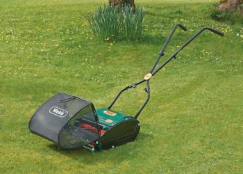 Reducing Carbons: Review of the Top 5 Manual Push Lawn Mowers on Amazon