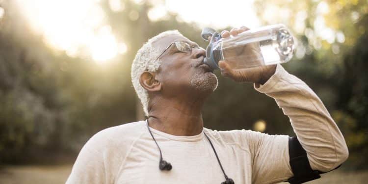 Pure Life: A Guide to Healthy Drinking Water at Home