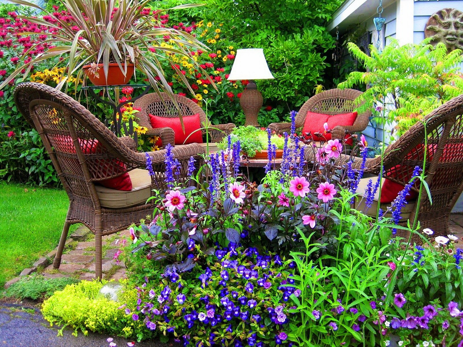 Simple Ways to Make Your Garden Look Stunning