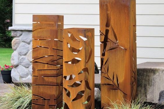 The Versatility of Metal Decor and Garden Columns In Outdoor Design