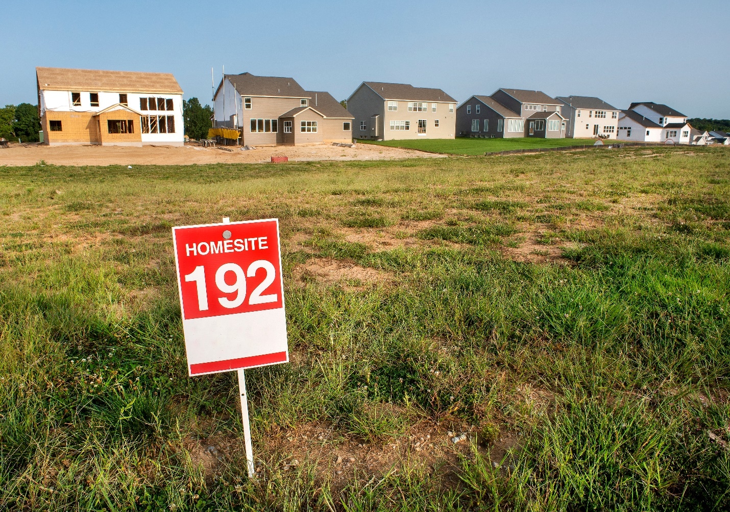 A sign in a field

Description automatically generated with medium confidence