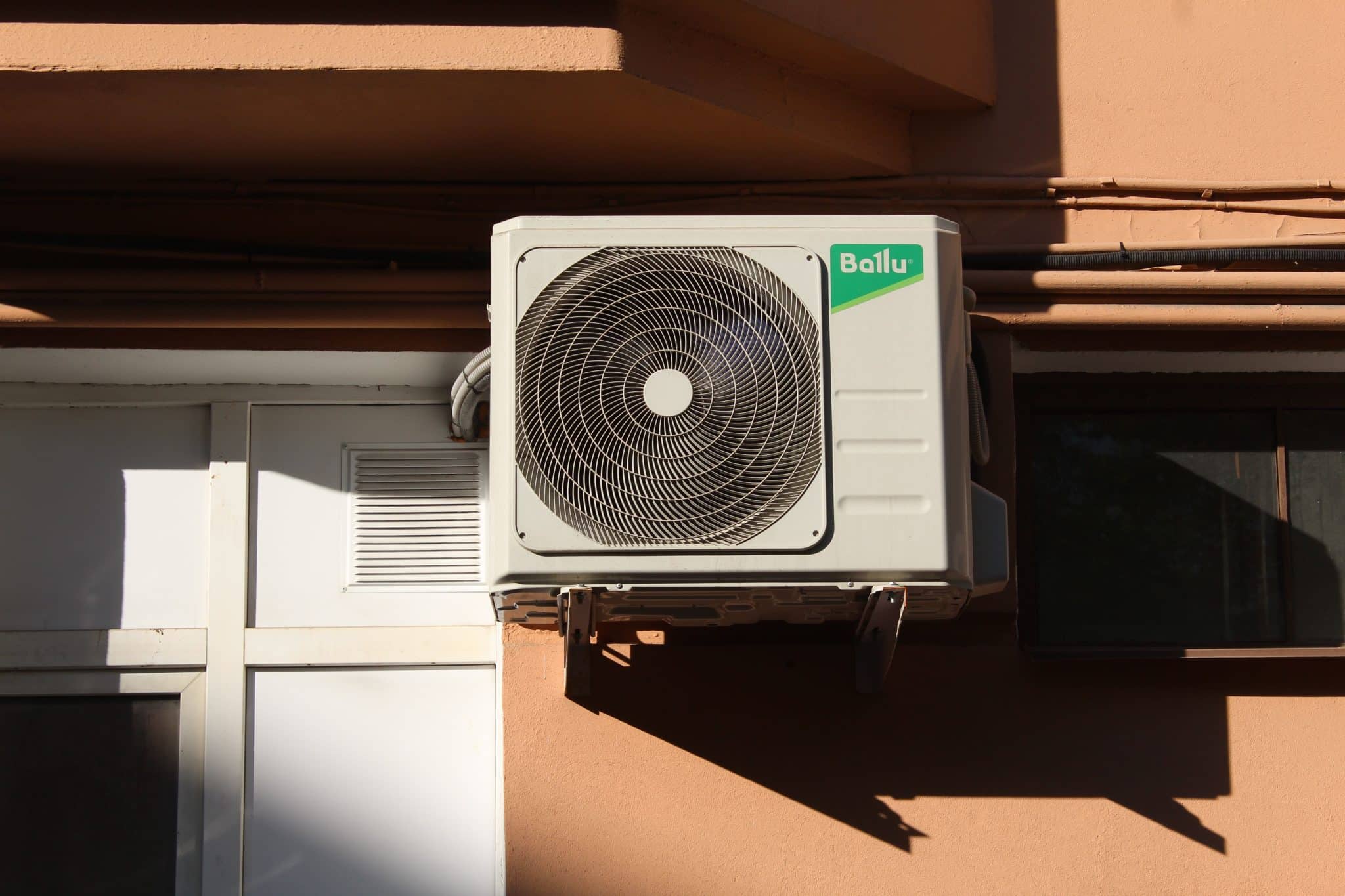 How Dirty Air Filters Affect Your Air Conditioner’s Performance and Lifespan