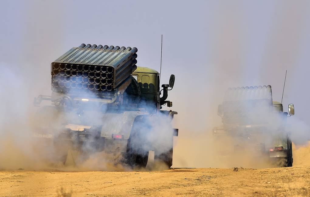 Russian artillery troops in Tajikistan practice fire under ...