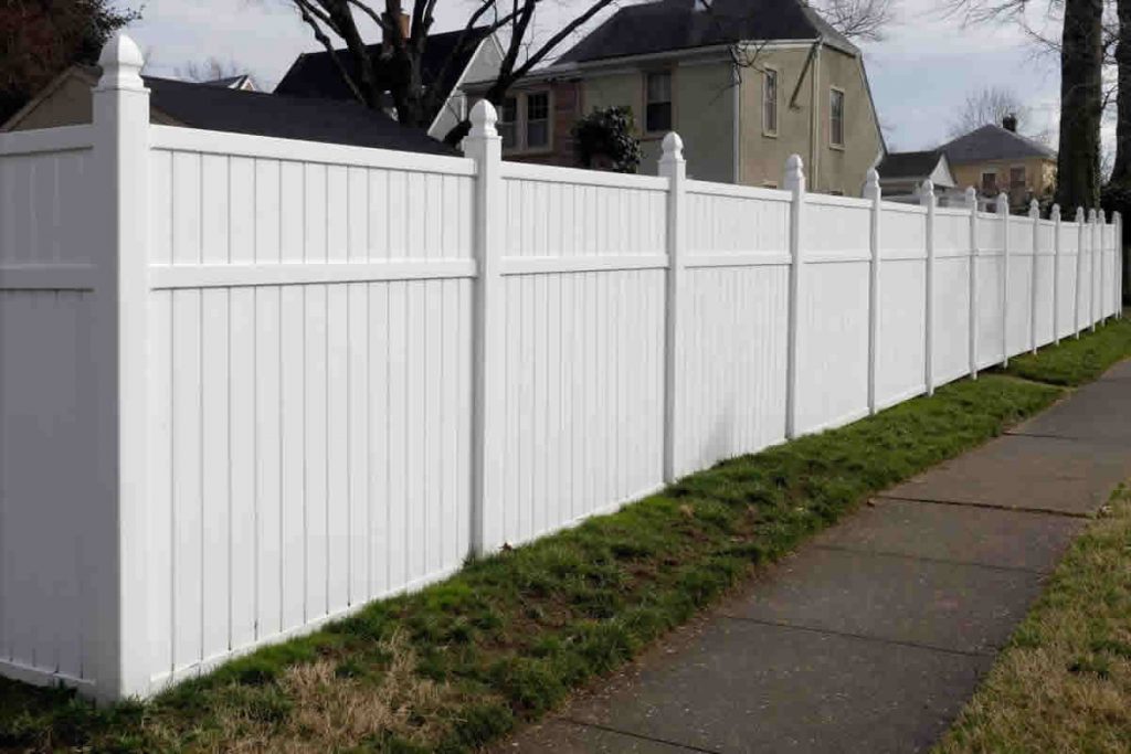 Building a New Fence? 3 Qualities to Look for in a Fencing Contractor