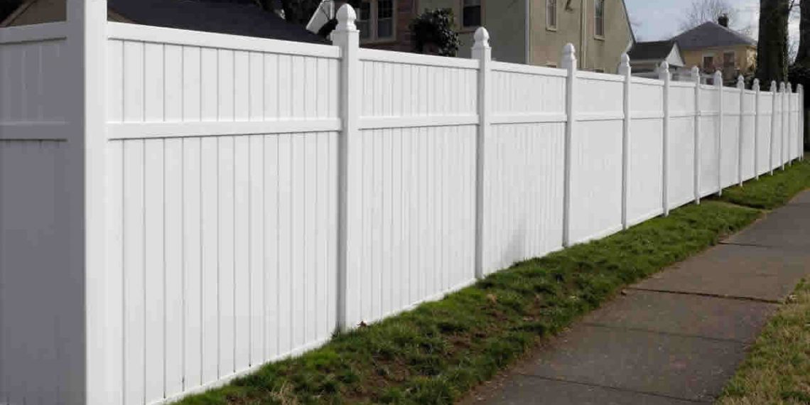 Building a New Fence? 3 Qualities to Look for in a Fencing Contractor