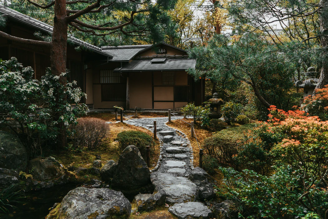 Tips to Building the Perfect Garden Paths