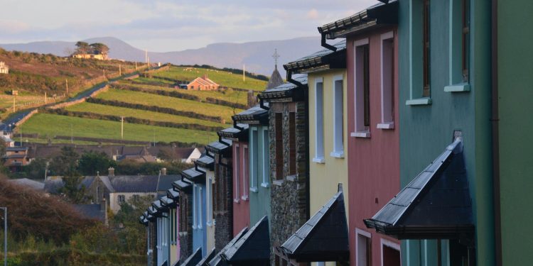 The Art of the Accent Wall: Cardiff’s Decorators Are Reimagining Welsh Homes with Bold Design Choices