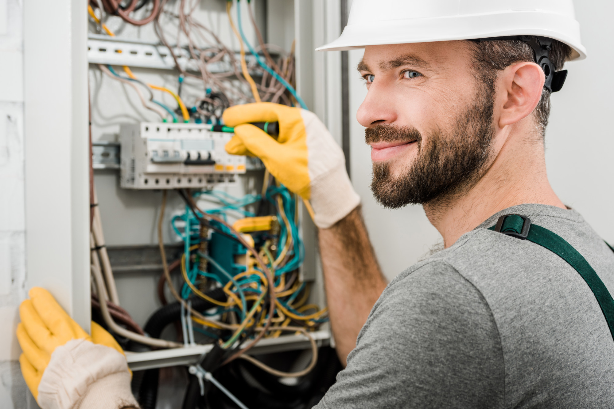 5 Simple Tips to Find a Good Electrician for Your Home