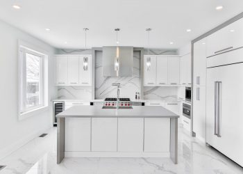 Hang In There: 5 Things To Consider When Choosing Your Kitchen Cabinets