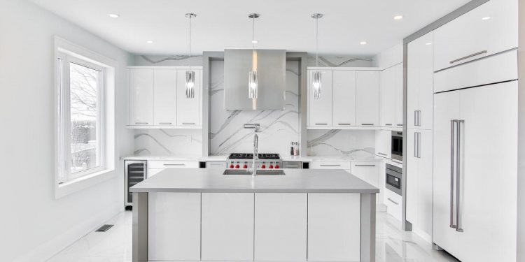 Hang In There: 5 Things To Consider When Choosing Your Kitchen Cabinets