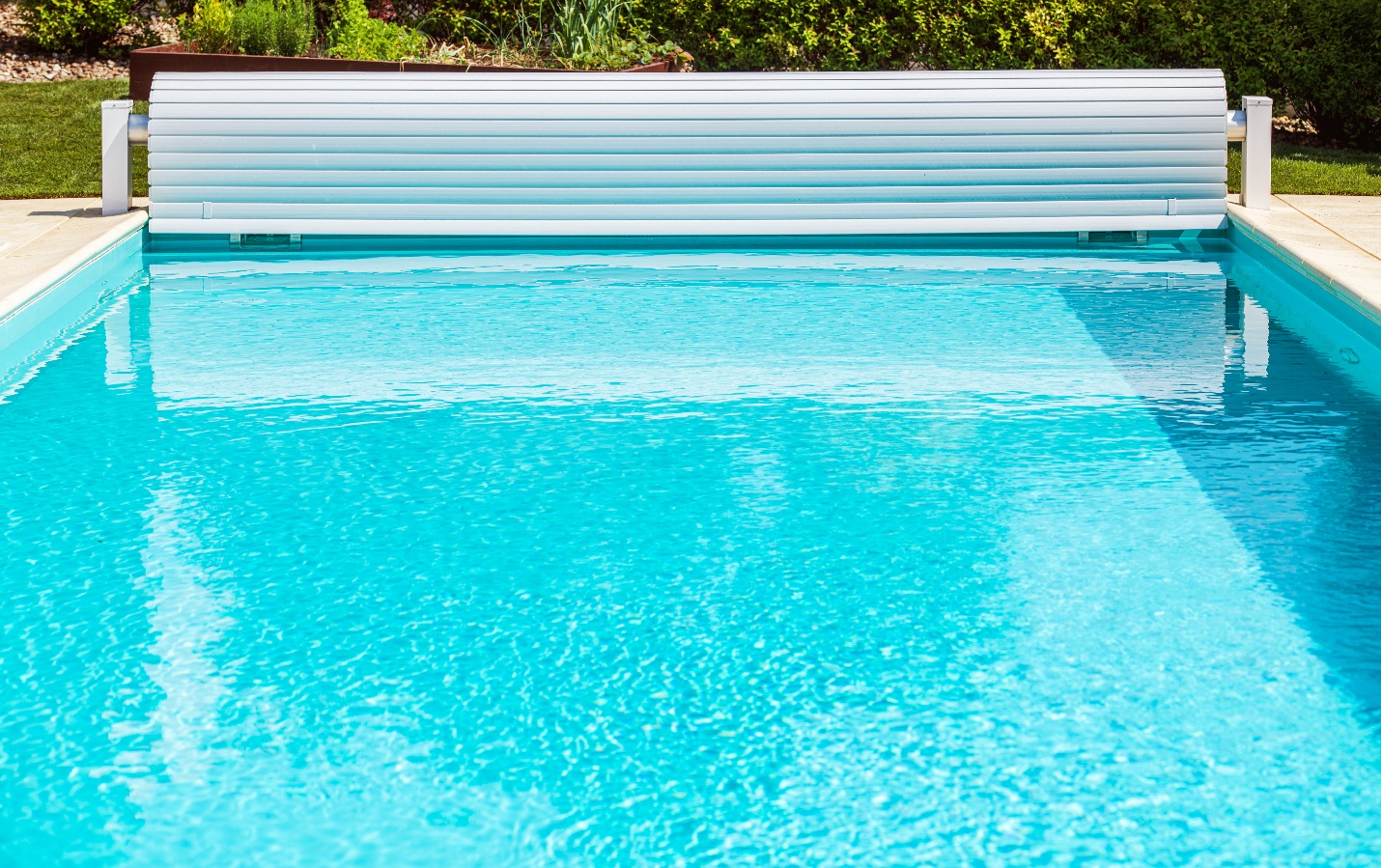 5 Advantages of Having a Cover for Your Swimming Pool